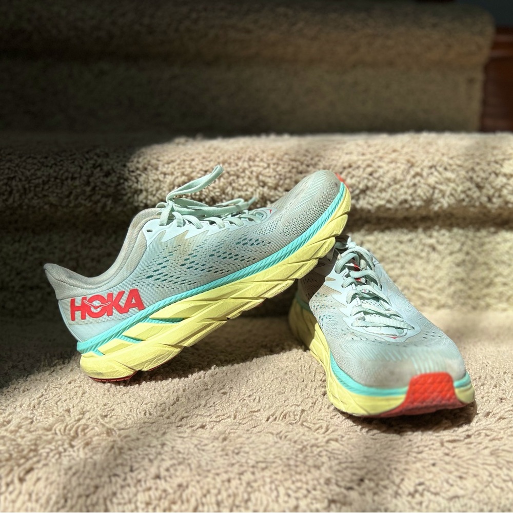 Women’s Hoka One One Sneakers size 9.5B Clifton 7’s